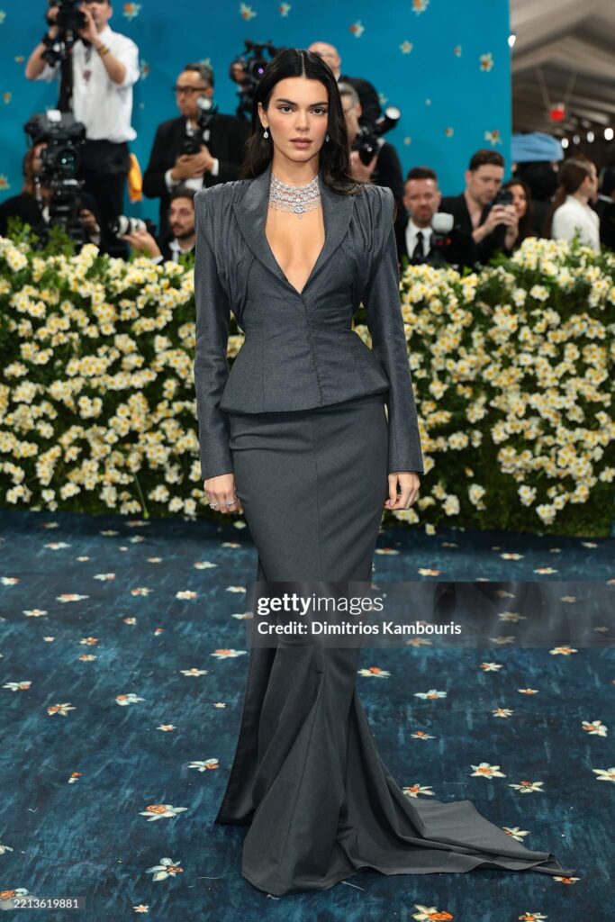 kendall-met-gala-alfombra-roja